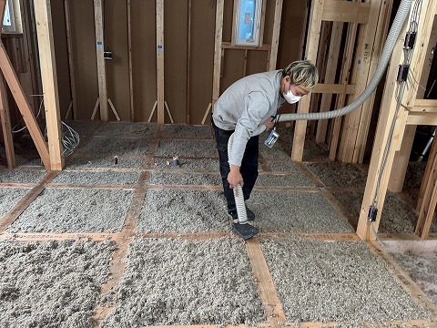 床のセルロース工事