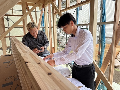 建具メーカーとの現場打合せ