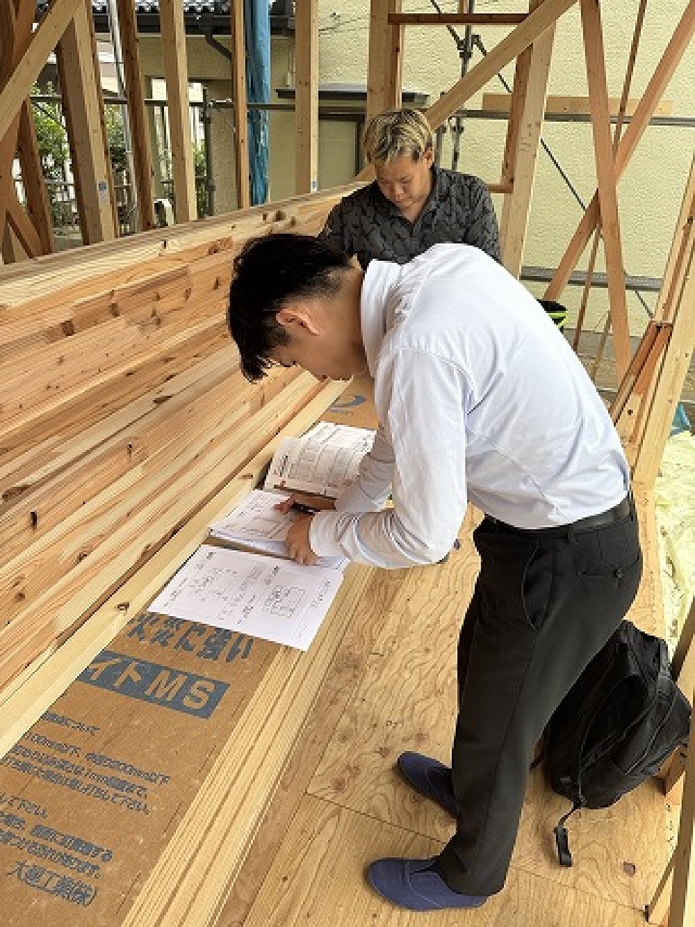 建具メーカーとの現場打合せ