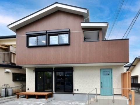 ツートンカラーの外観
