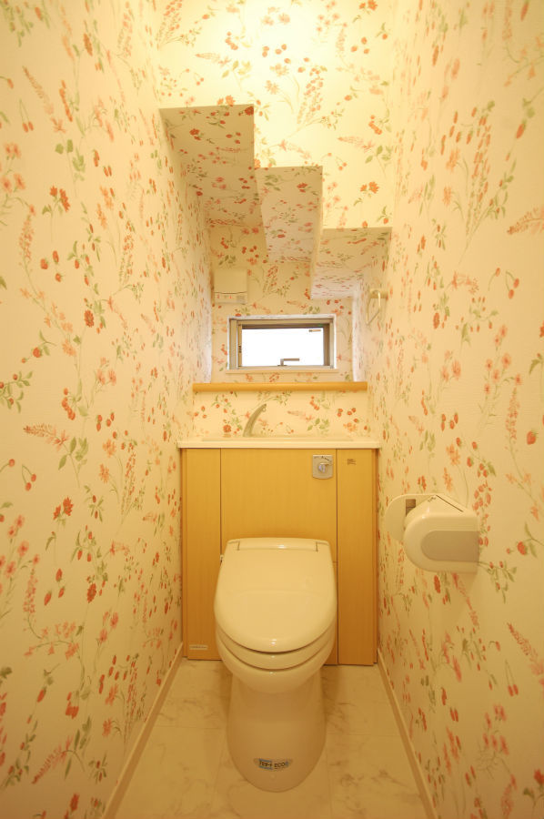 花柄のトイレ